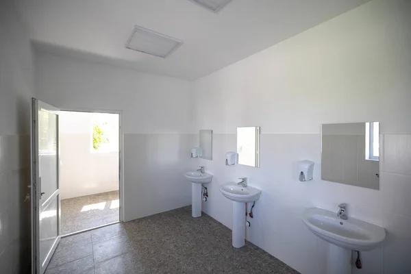 Practical Commercial Sink Options for Professional Spaces